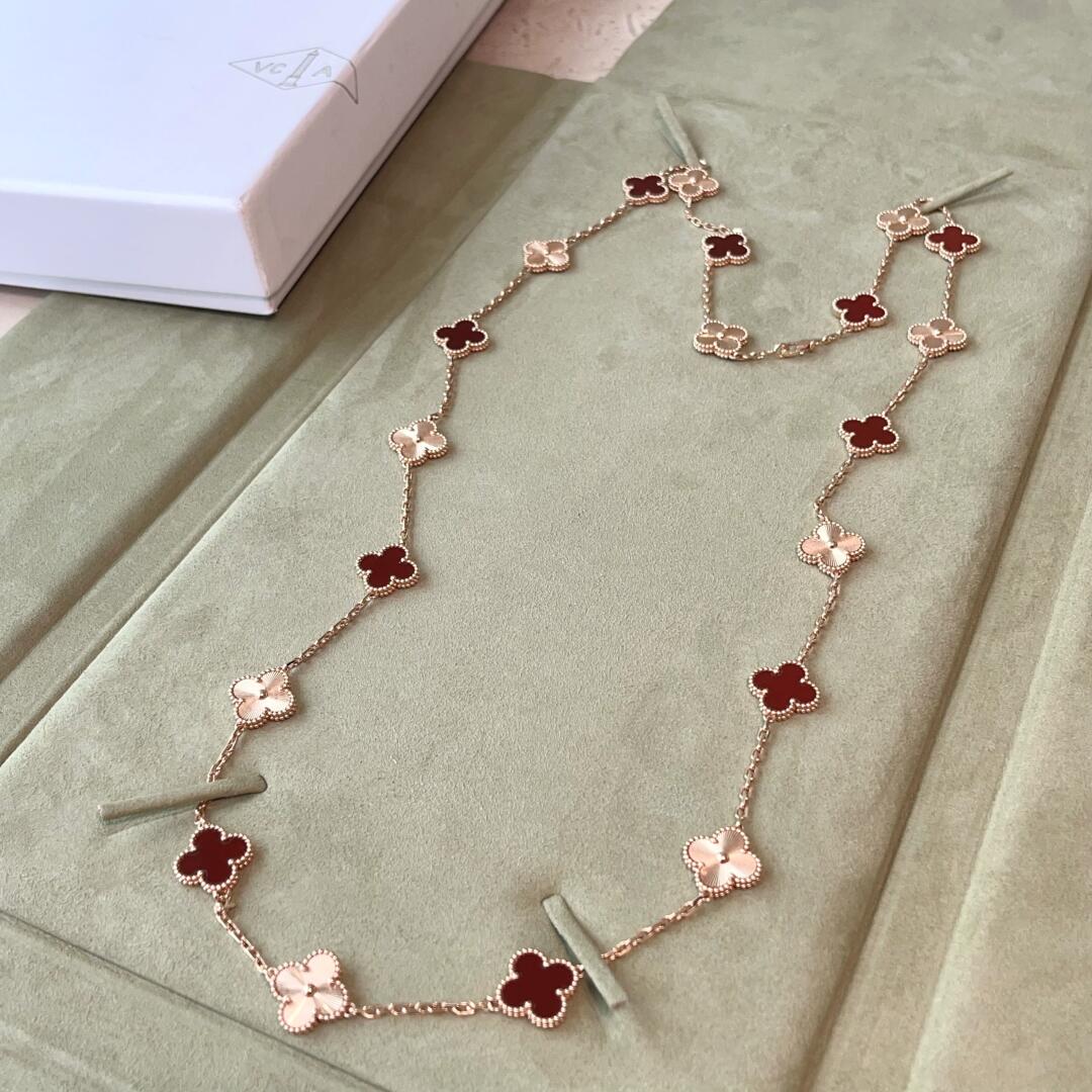 [Cadisa]CLOVER 20 MOTIFS LASER CARNELIAN NECKLACE