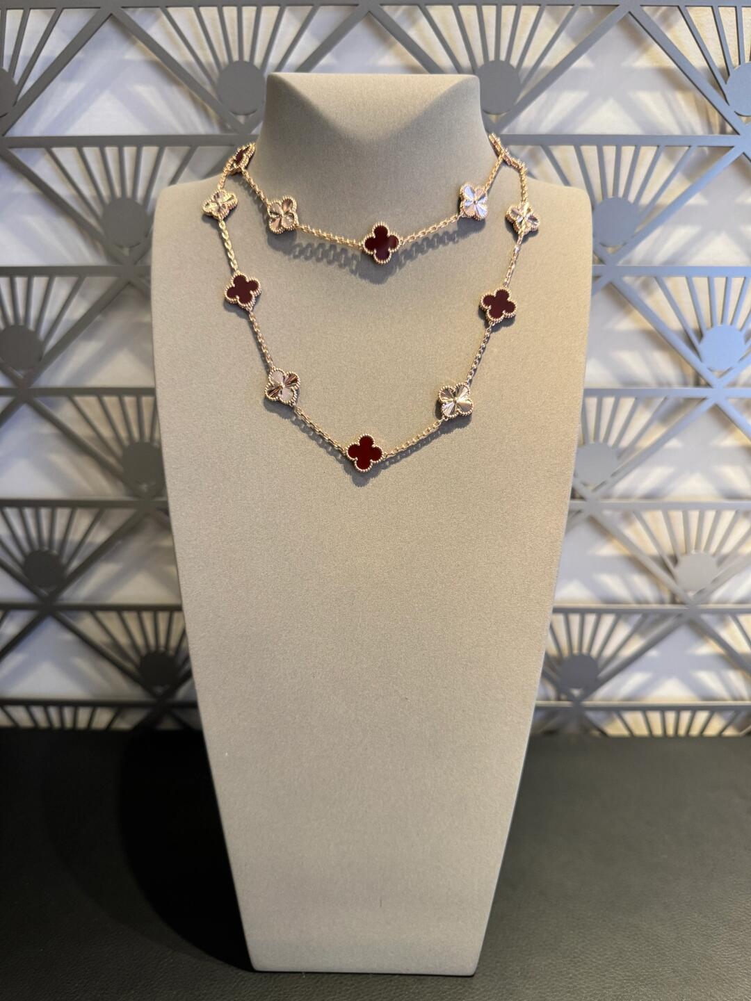 [Cadisa]CLOVER 20 MOTIFS LASER CARNELIAN NECKLACE
