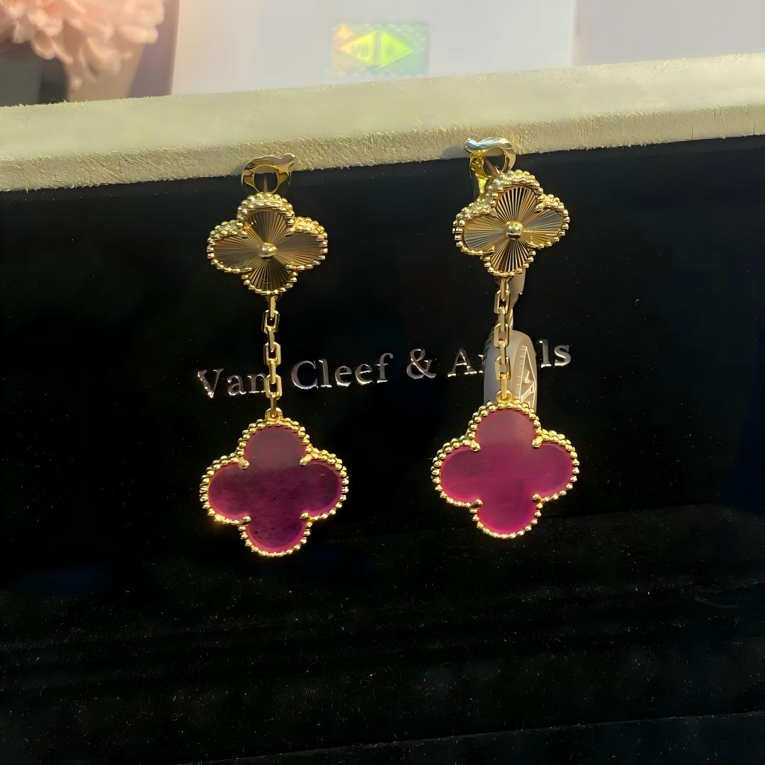[Cadisa]NEW CLOVER 2 MOTIF PINK ENAMEL EARRINGS