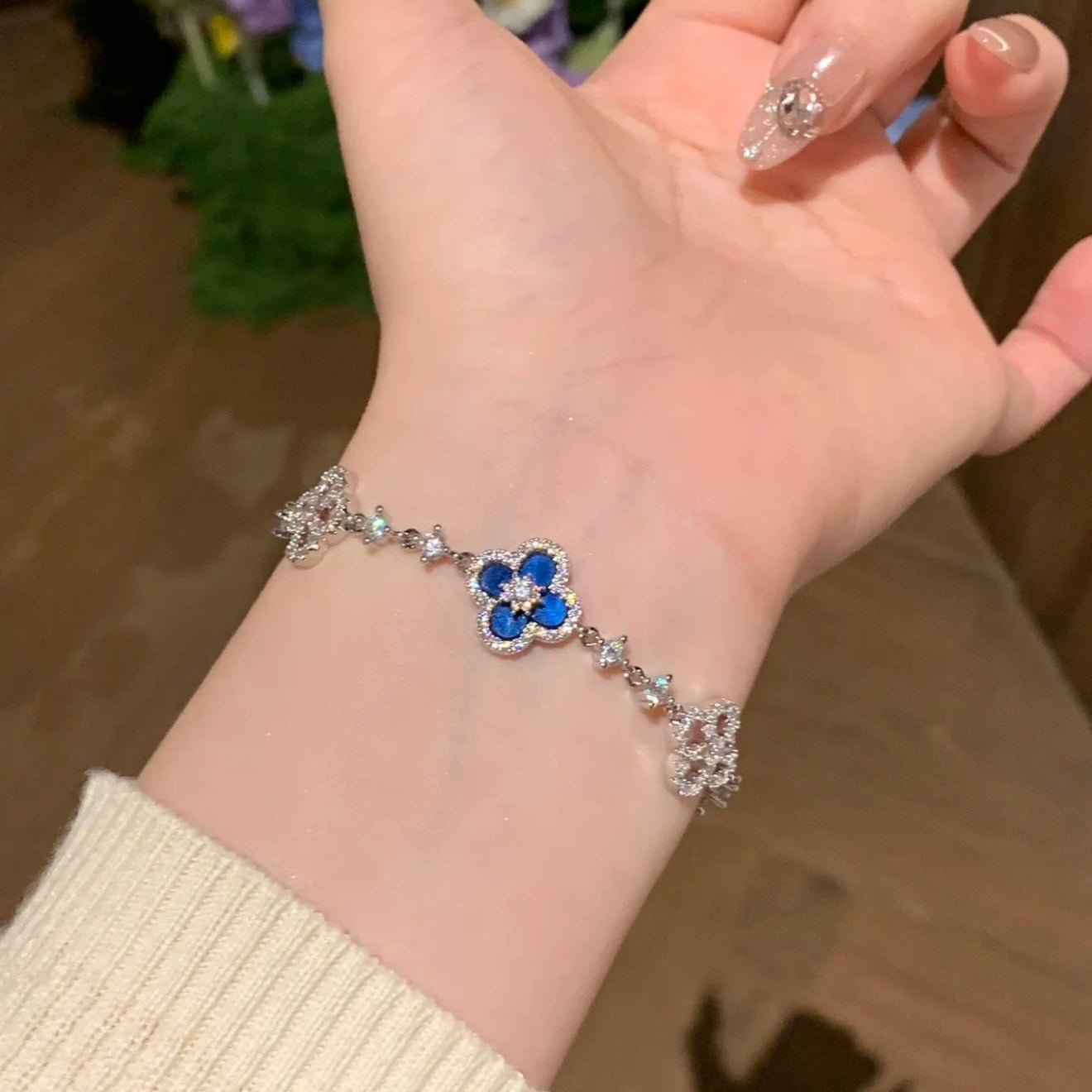 [Gaonasi]CLOVER 5 MOTIF PINK BLUE RED WHITE BRACELET