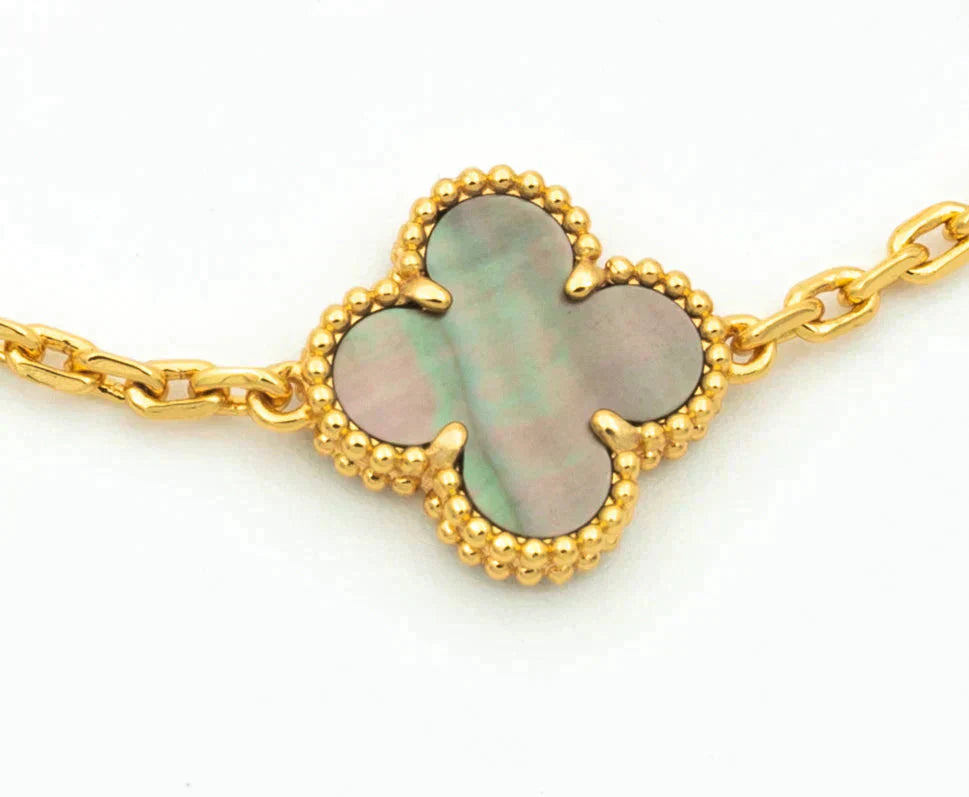 [Gaonasi] CLOVER 5 MOTIF GRAY MOP BRACELET COLLECTION