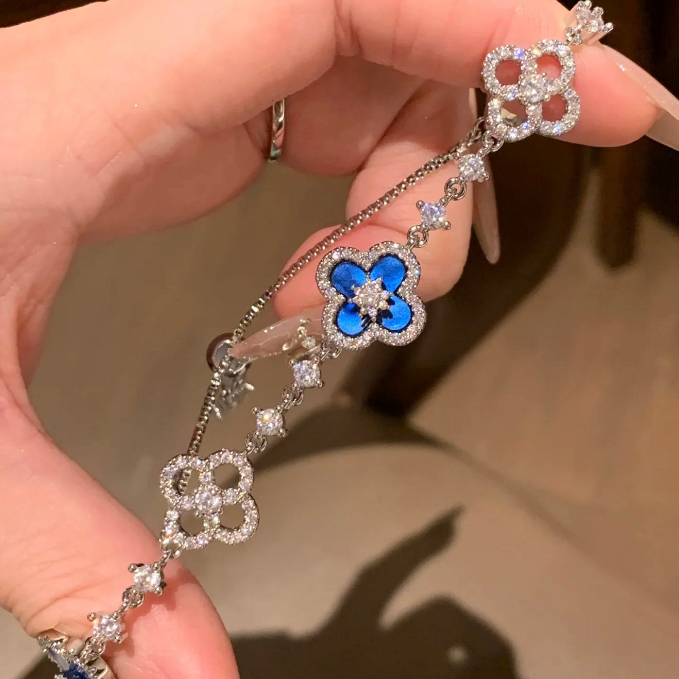 [Gaonasi]CLOVER 5 MOTIF PINK BLUE RED WHITE BRACELET