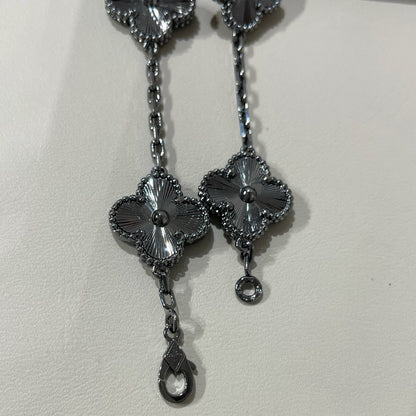 [Gaonasi]CLOVER 5 MOTIF BLACK BRACELET