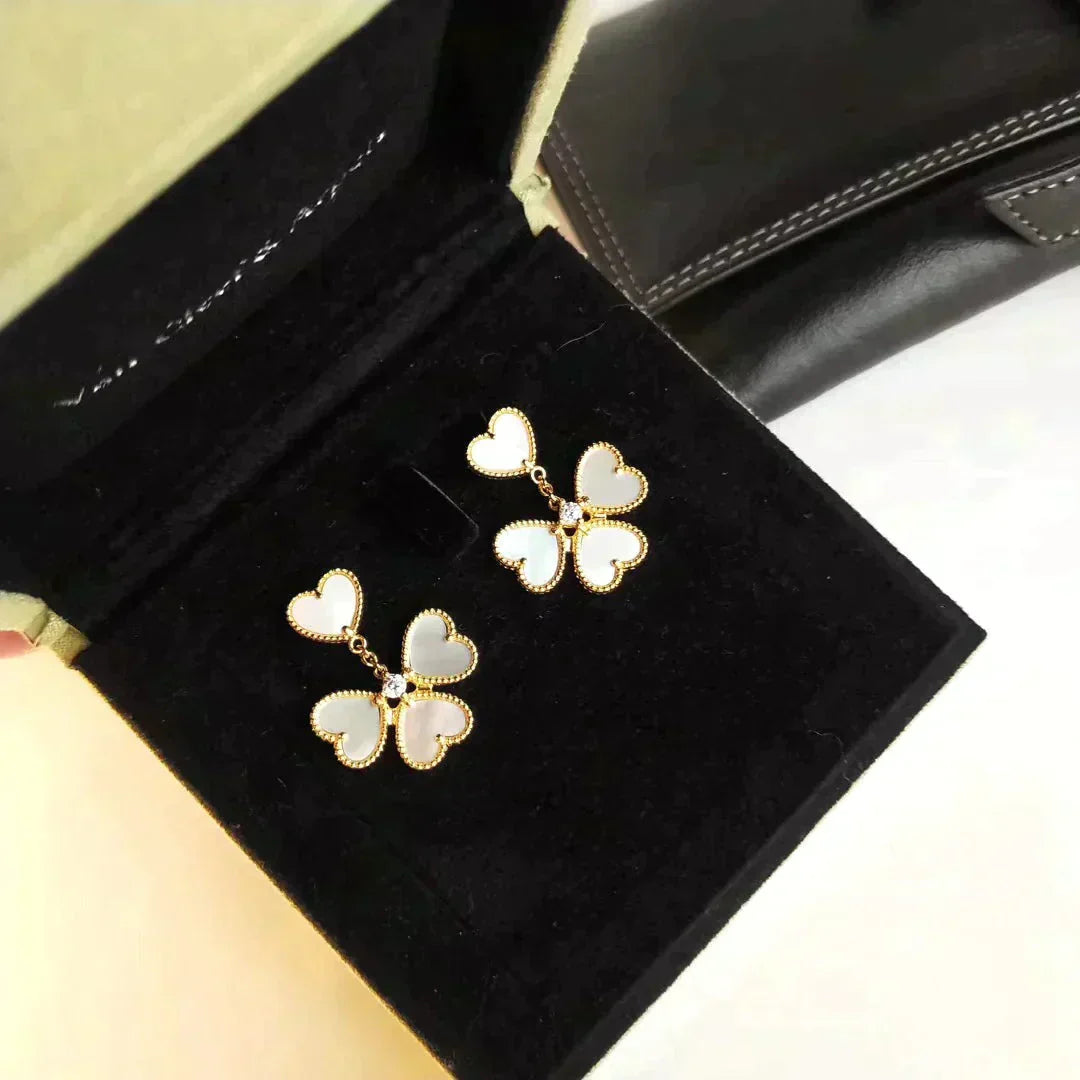 [Gaonasi]CLOVER SWEET WHITE MOP EARRINGS