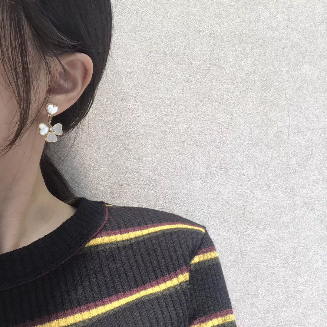 [Gaonasi]CLOVER SWEET WHITE MOP EARRINGS