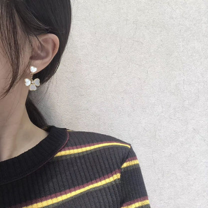 [Gaonasi]CLOVER SWEET WHITE MOP EARRINGS