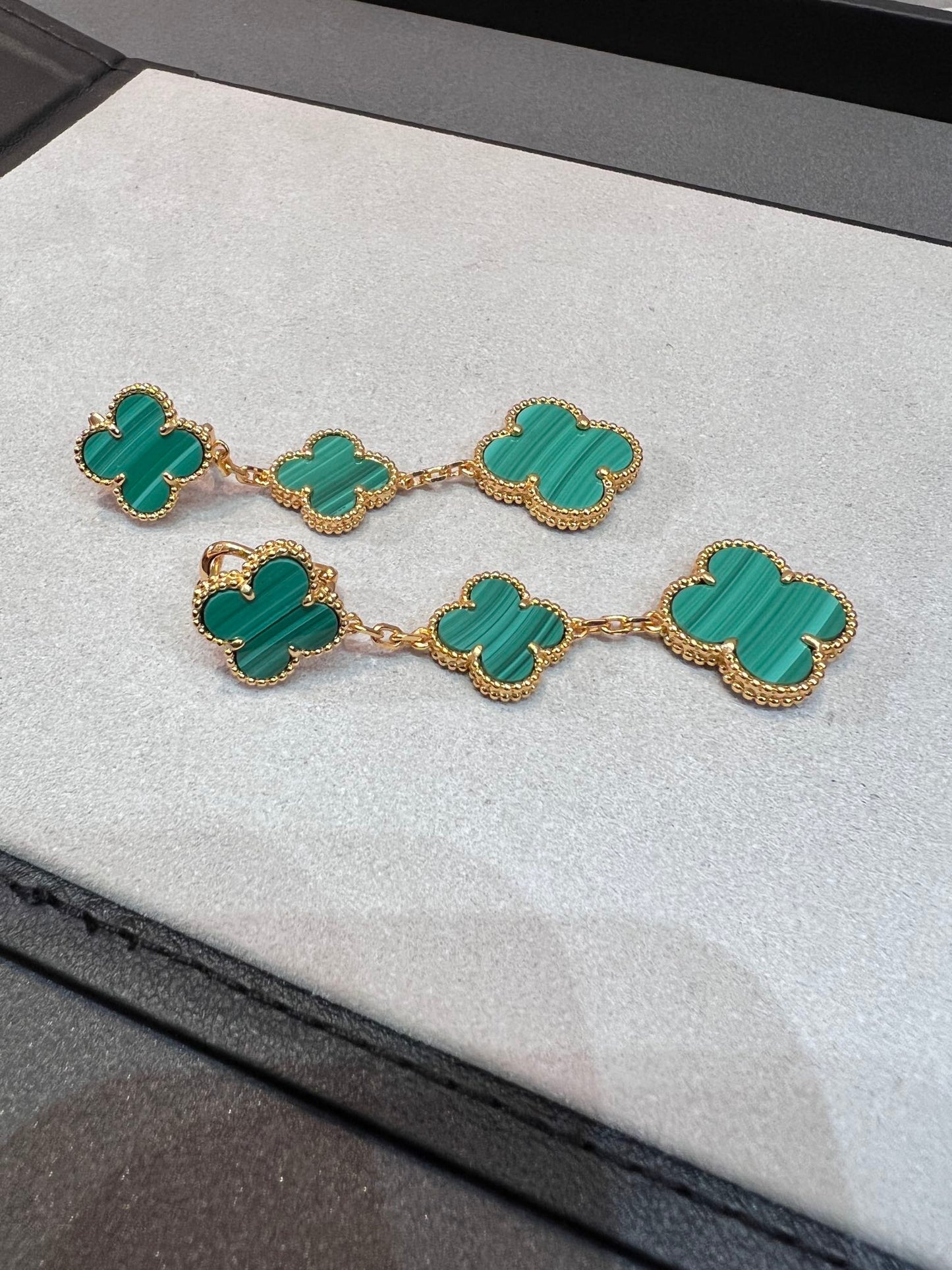 [Gaonasi]CLOVER MALACHITE 3 MOTIFS GOLD