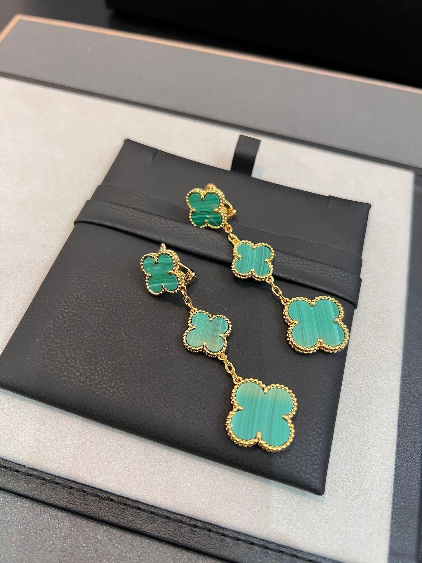 [Gaonasi]CLOVER MALACHITE 3 MOTIFS GOLD