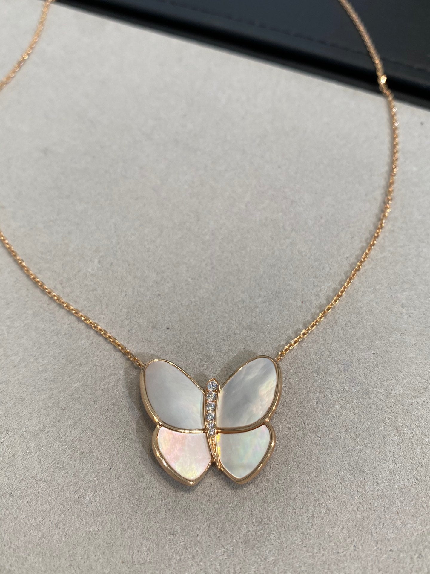 [Gaonasi]BUTTERFLY GOLD MOP DIAMOND NECKLACE