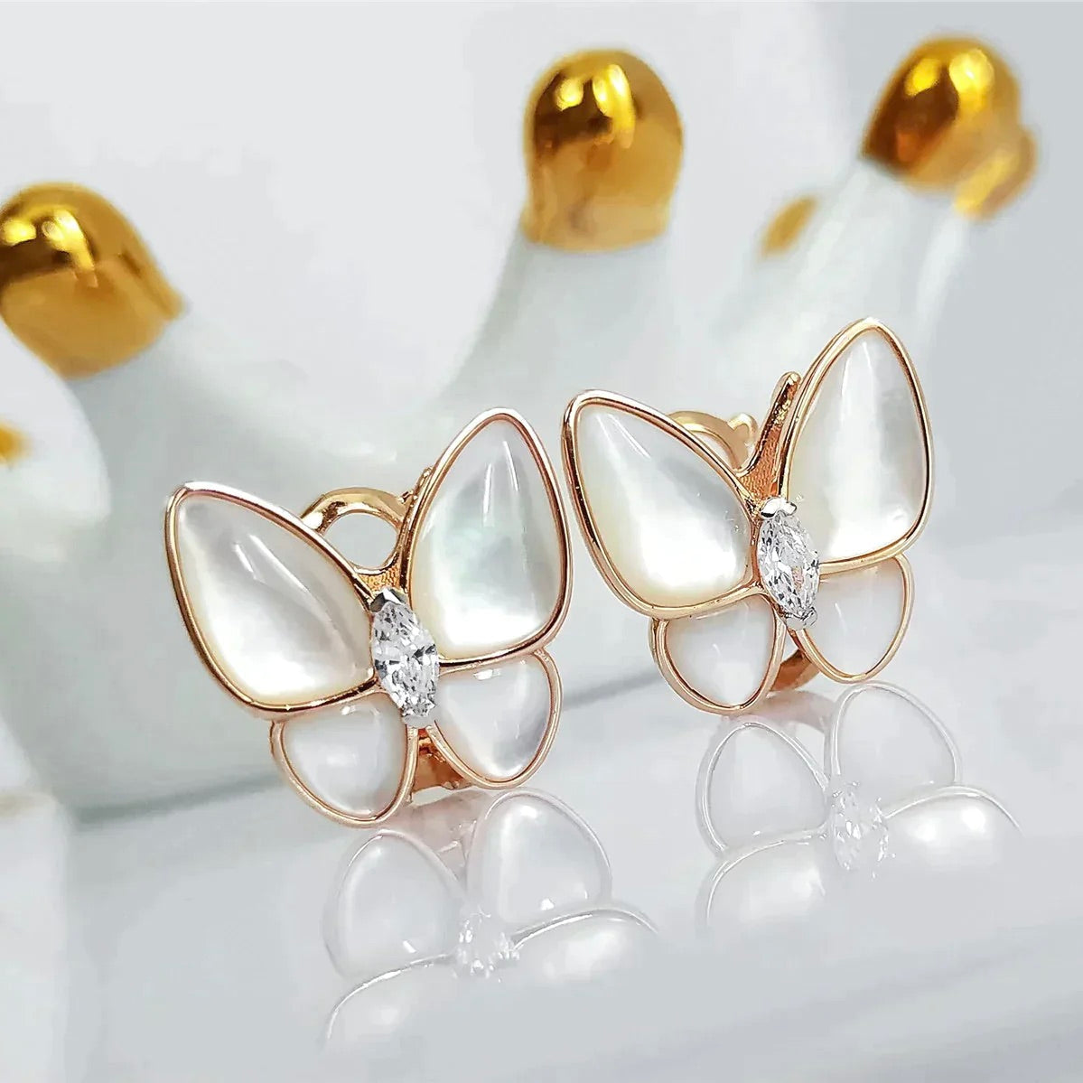 [Gaonasi]BUTTERFLY MOP DIAMOND EARRINGS