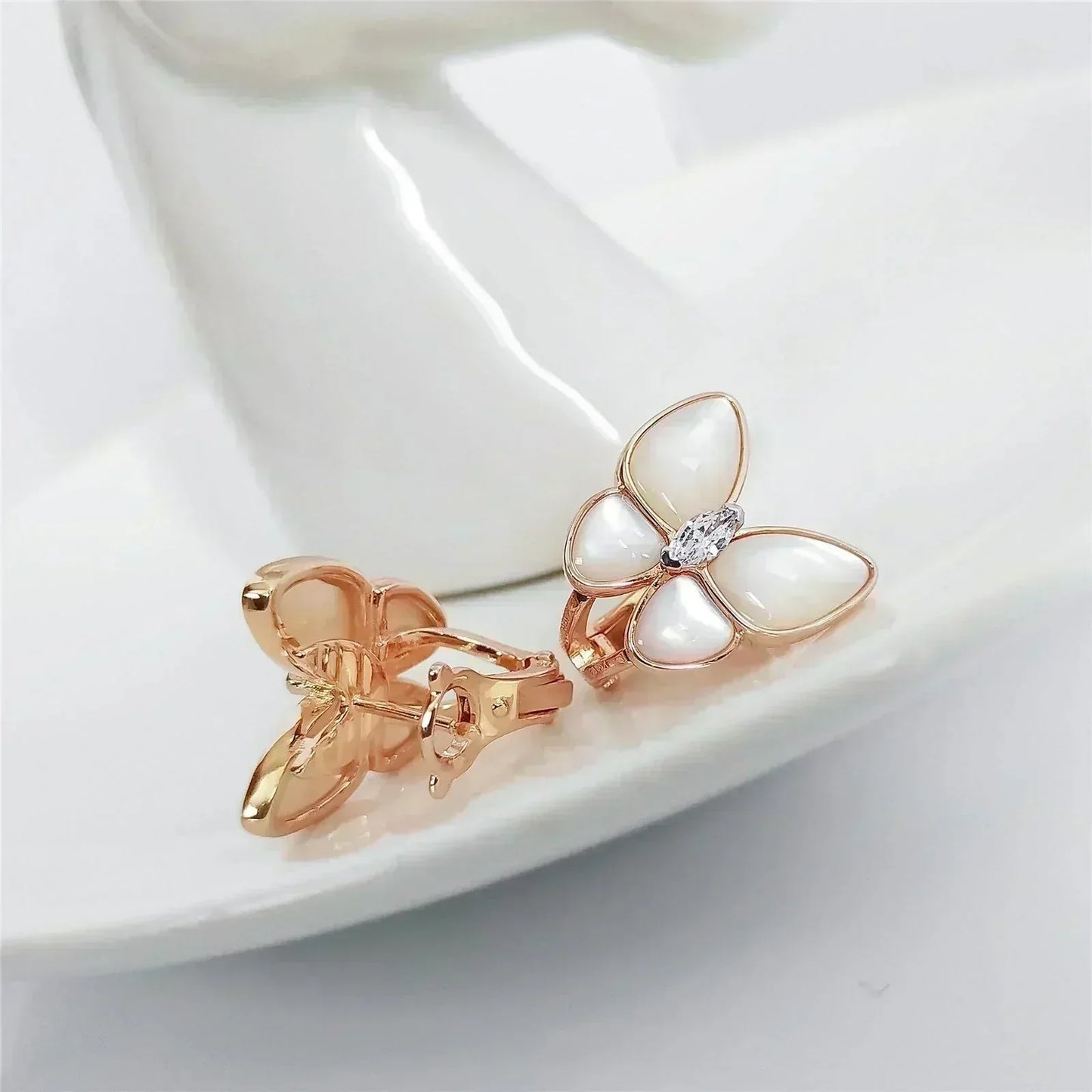 [Gaonasi]BUTTERFLY MOP DIAMOND EARRINGS