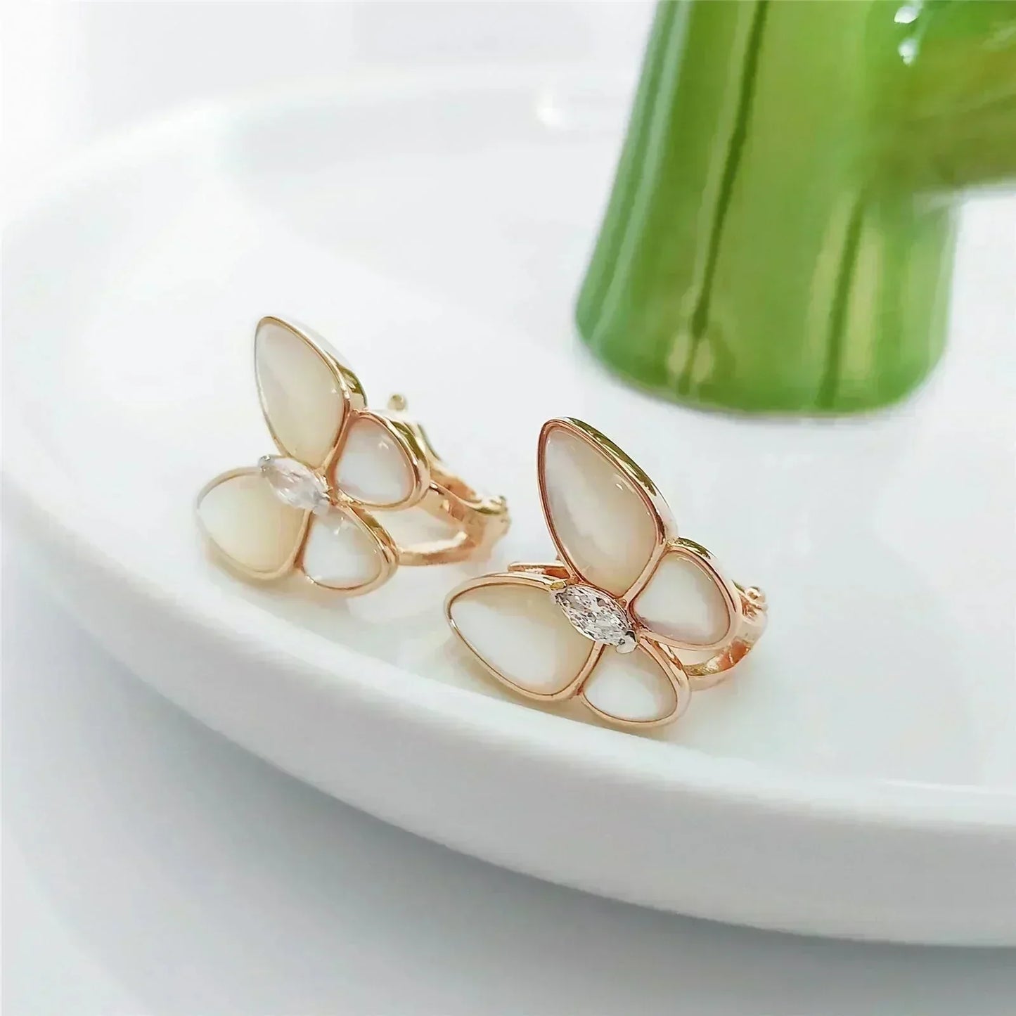 [Gaonasi]BUTTERFLY MOP DIAMOND EARRINGS