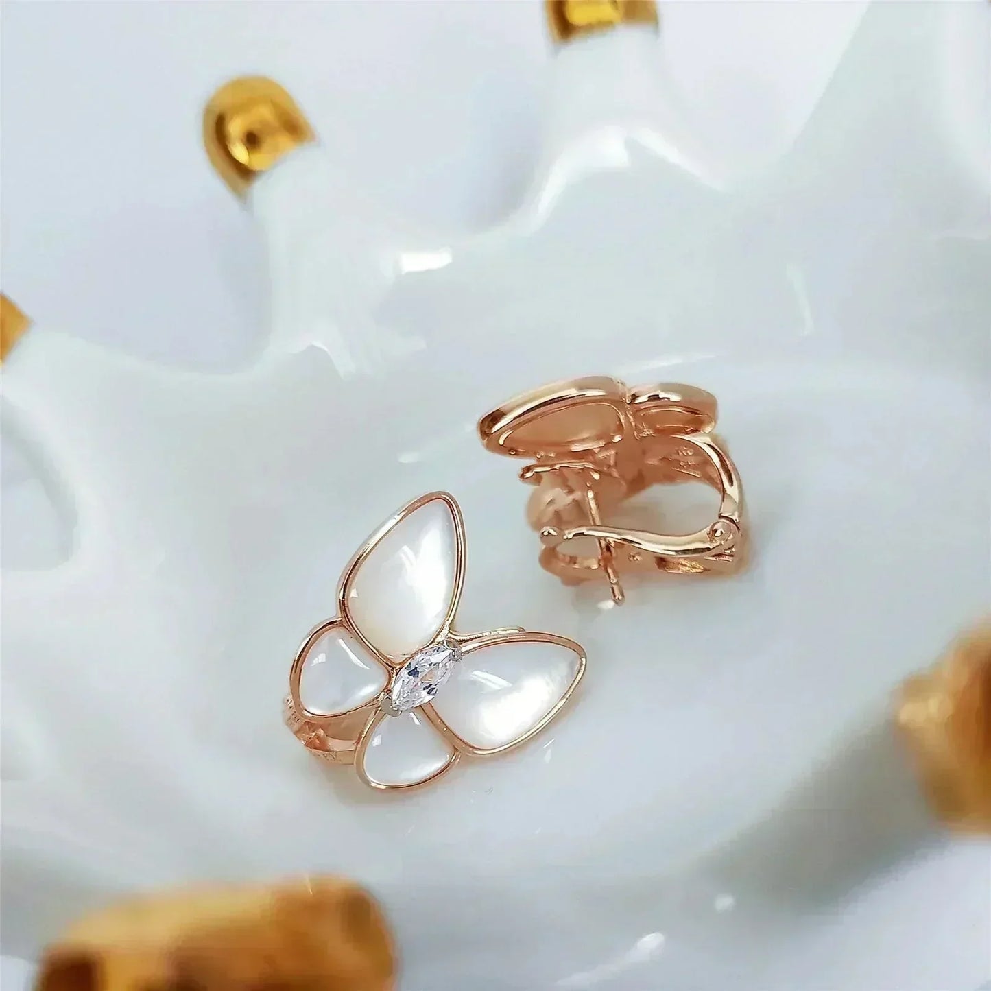 [Gaonasi]BUTTERFLY MOP DIAMOND EARRINGS