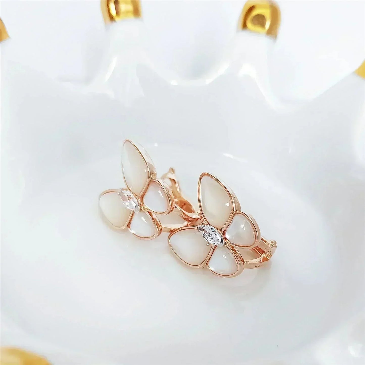[Gaonasi]BUTTERFLY MOP DIAMOND EARRINGS