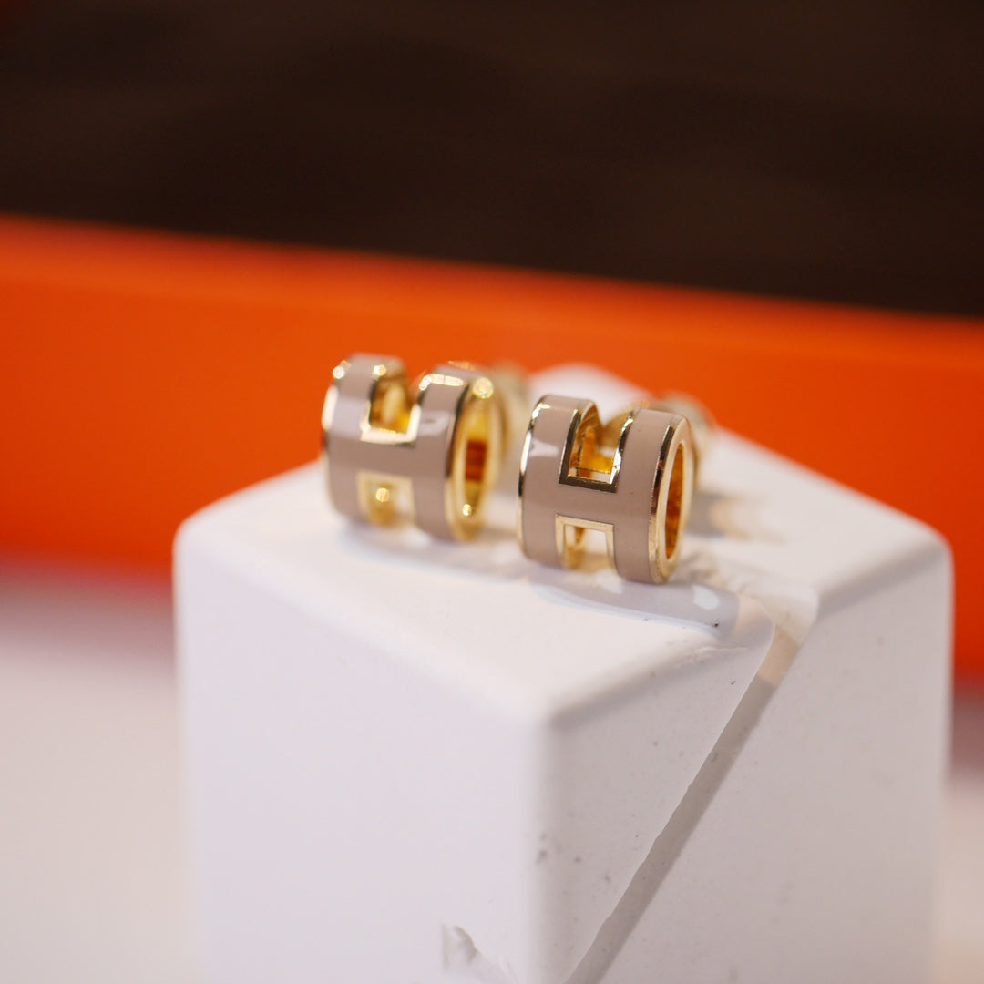 [Gaonasi]MINI POP H GOLD EARRINGS GREY