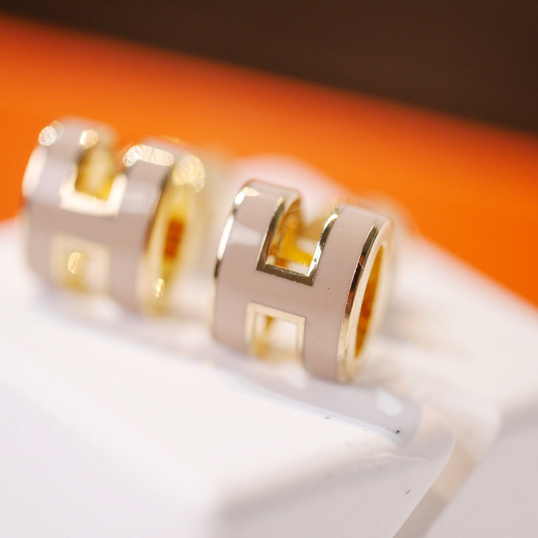 [Gaonasi]MINI POP H GOLD EARRINGS GREY
