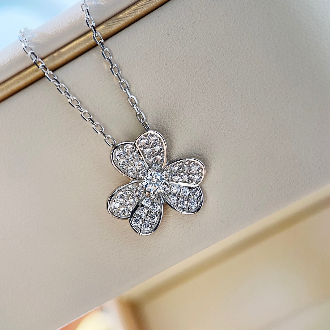 [Gaonasi]CLOVER DIAMOND NECKLACE SILVER