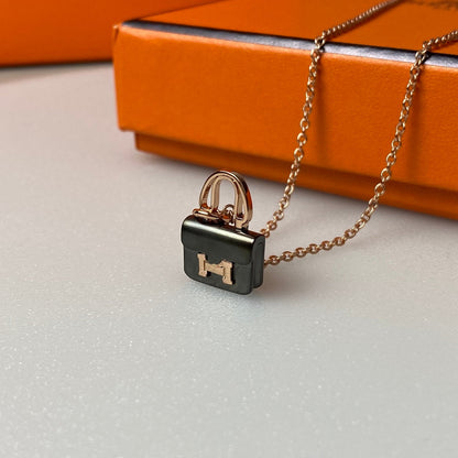 [Gaonasi]CONSTANCE BLACK PEDANT PINK GOLD NECKLACE