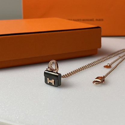 [Gaonasi]CONSTANCE BLACK PEDANT PINK GOLD NECKLACE