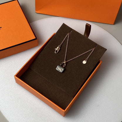 [Gaonasi]CONSTANCE BLACK PEDANT PINK GOLD NECKLACE
