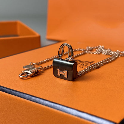 [Gaonasi]CONSTANCE BLACK PEDANT PINK GOLD NECKLACE