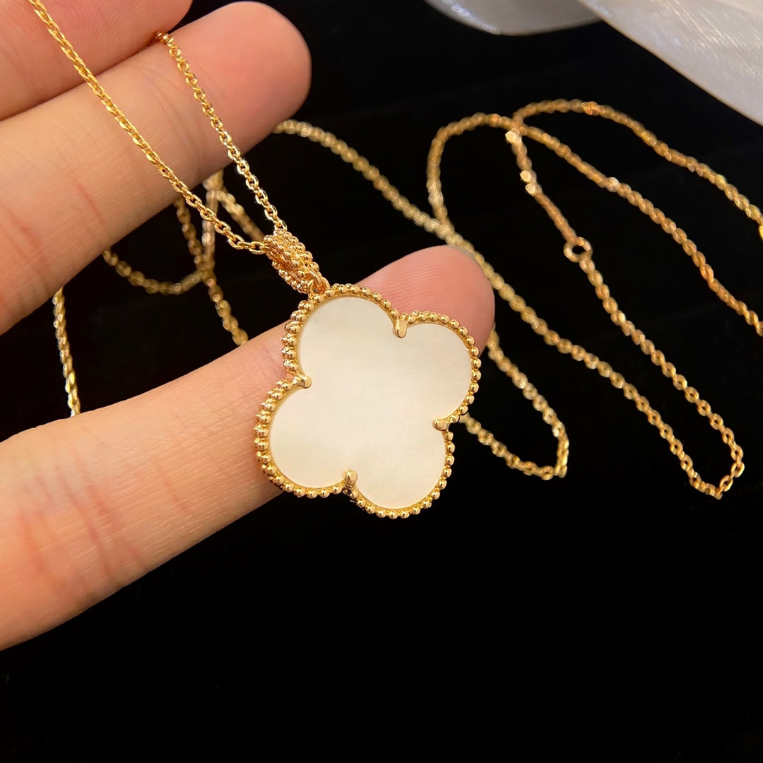 [Gaonasi]CLOVER 25MM MOP LARGE PENDANT NECKLACE