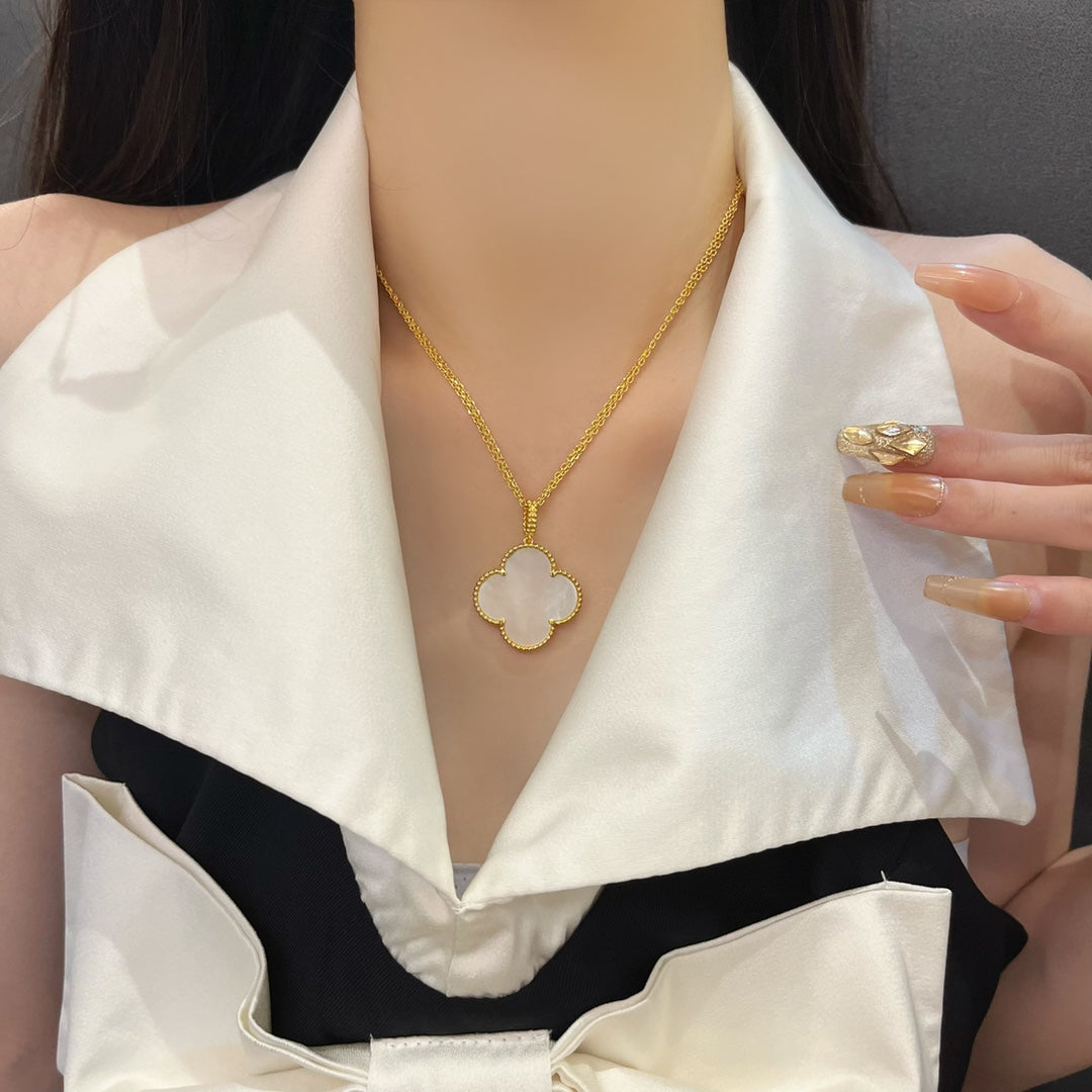 [Gaonasi]CLOVER 25MM MOP LARGE PENDANT NECKLACE
