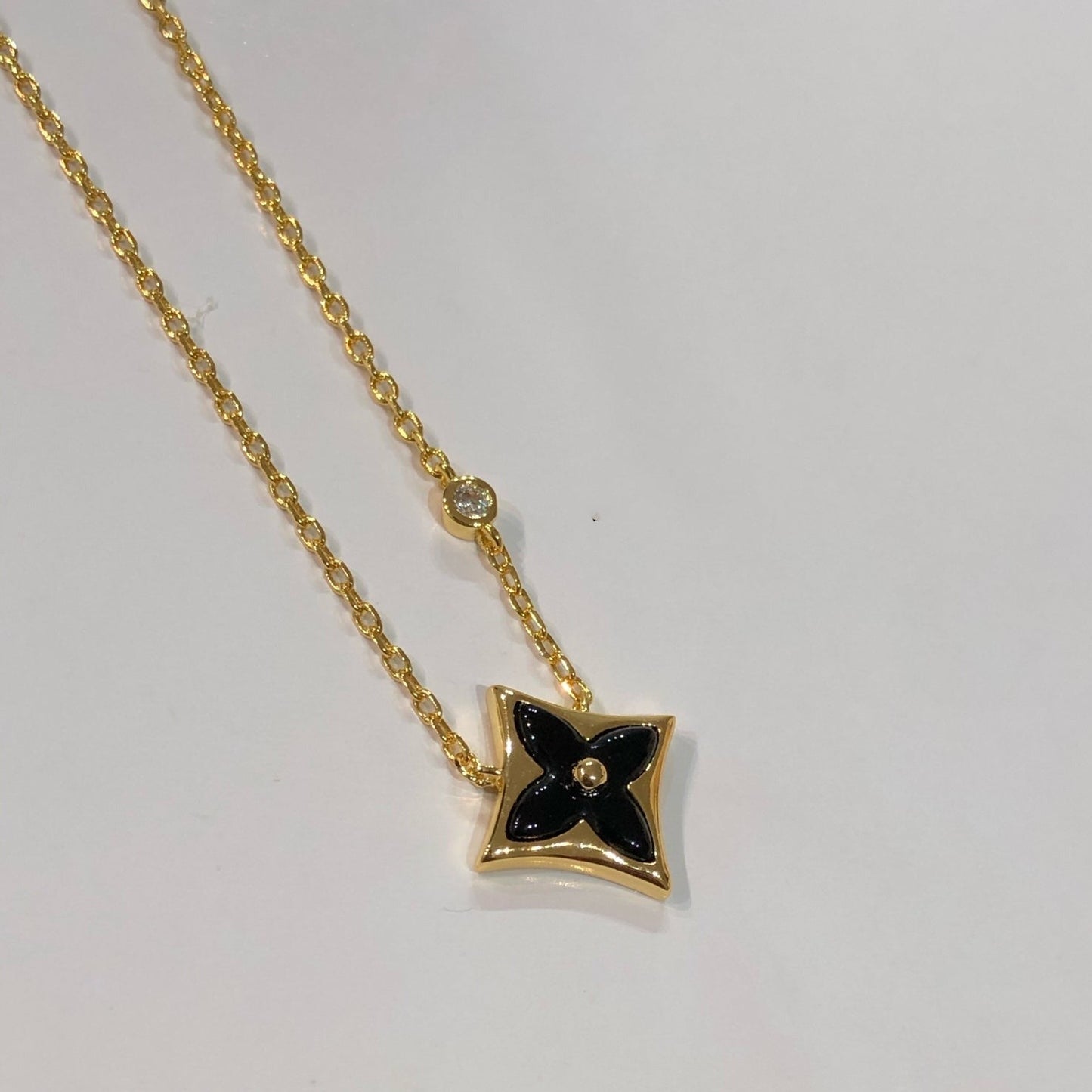 [Gaonasi]STAR BLACK MOP NECKLACE