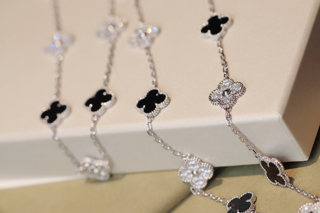 [Gaonasi]CLOVER 20 MOTIFS ONYX DIAMOND SILVER