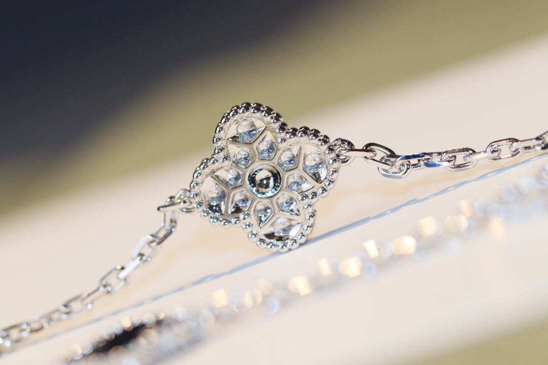 [Gaonasi]CLOVER 20 MOTIFS ONYX DIAMOND SILVER