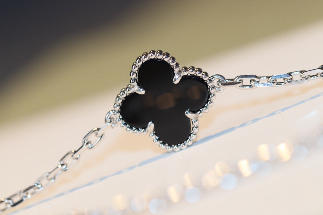 [Gaonasi]CLOVER 20 MOTIFS ONYX DIAMOND SILVER