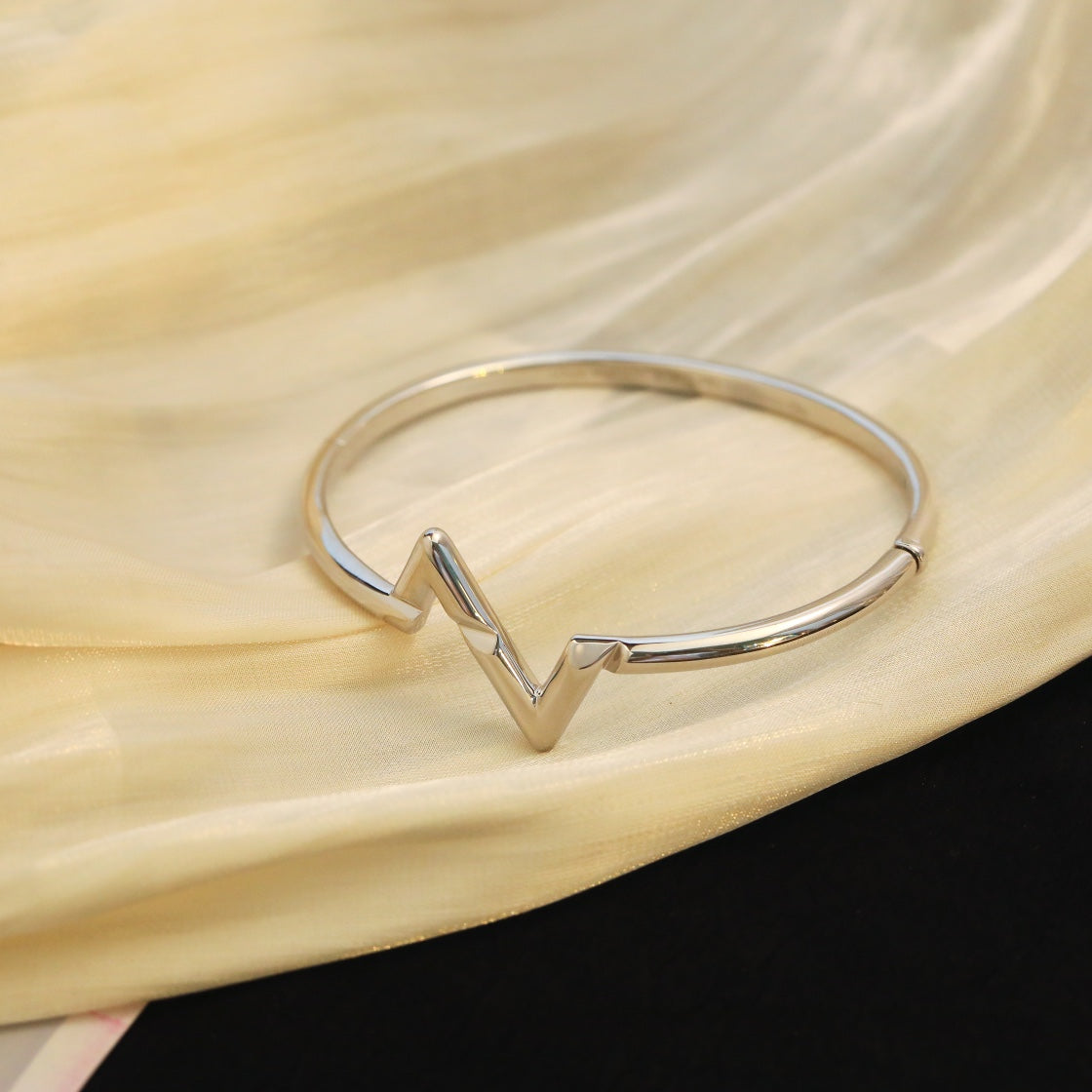 [Gaonasi]VOLTE UPSITE DOWN BRACELET