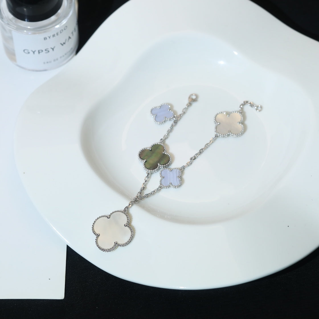 [Gaonasi]CLOVER BRACELET 5 MOTIFS MOP CHALCEDONY SILVER