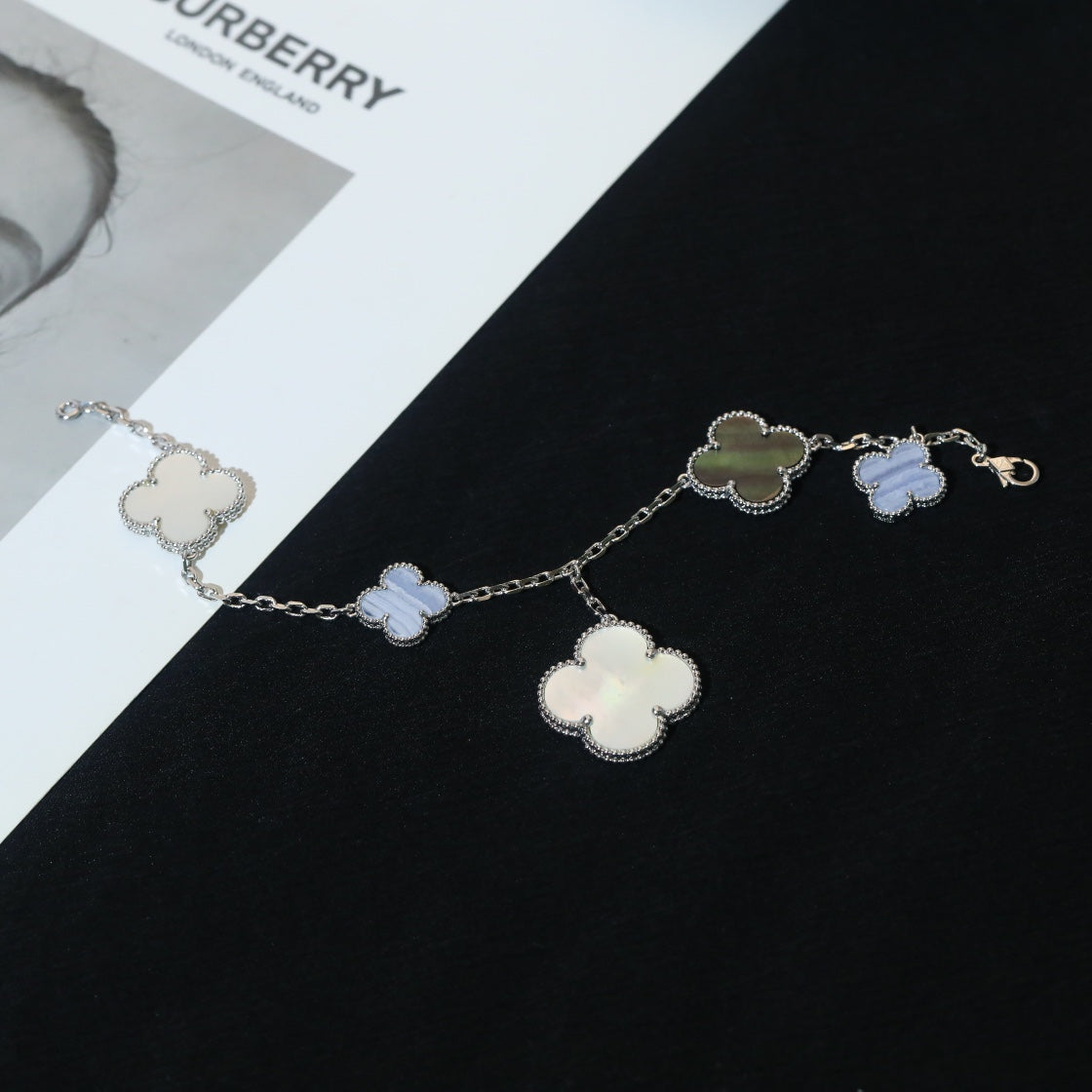 [Gaonasi]CLOVER BRACELET 5 MOTIFS MOP CHALCEDONY SILVER
