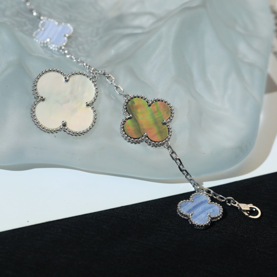 [Gaonasi]CLOVER BRACELET 5 MOTIFS MOP CHALCEDONY SILVER