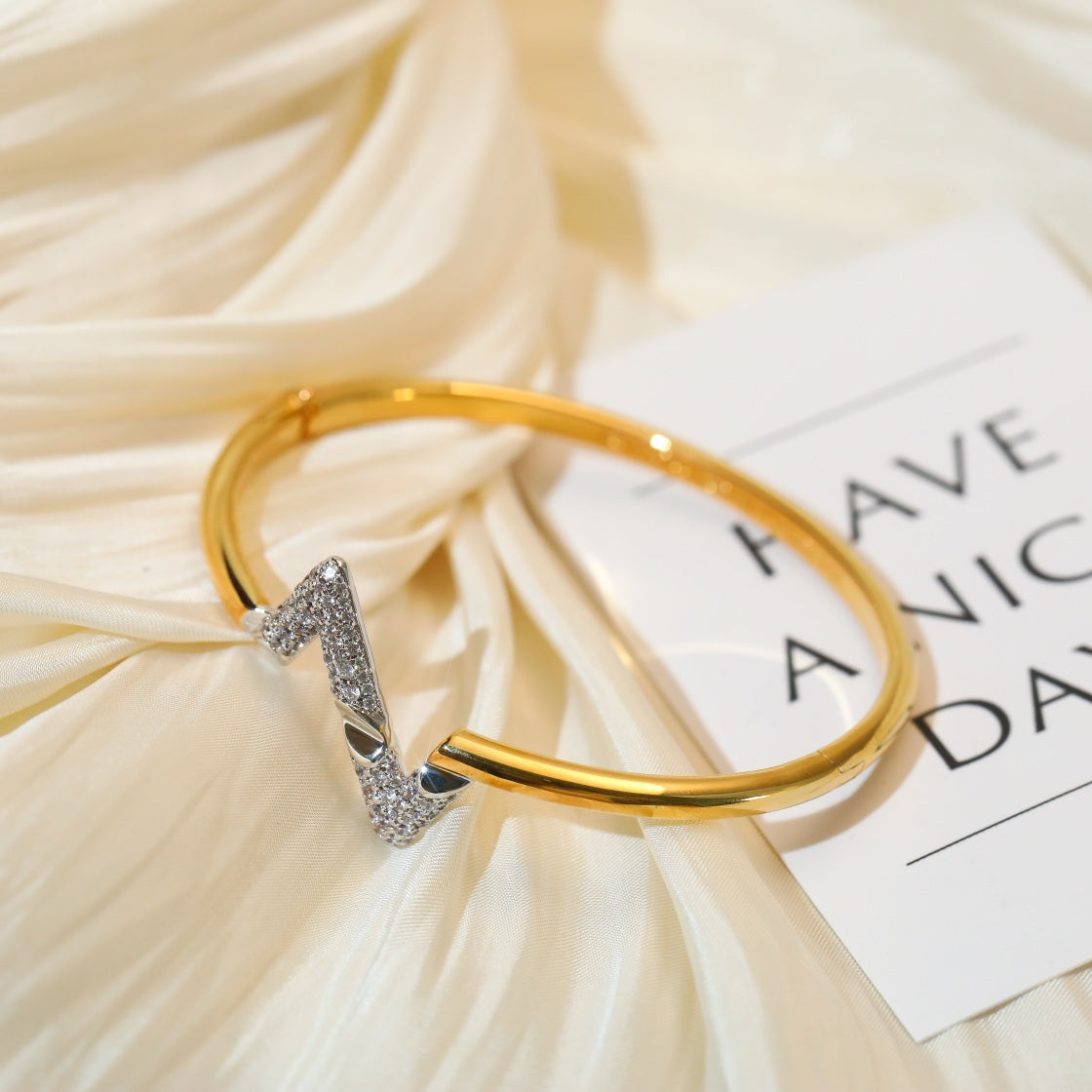 [Gaonasi]VOLTE UPSITE DOWN GOLD DIAMOND BRACELET