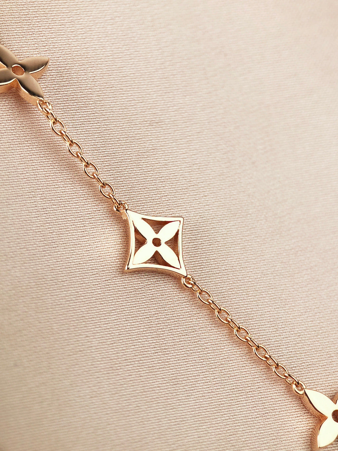 [Gaonasi]STAR AND SUN 7 MOTIFS GOLD BRACELET