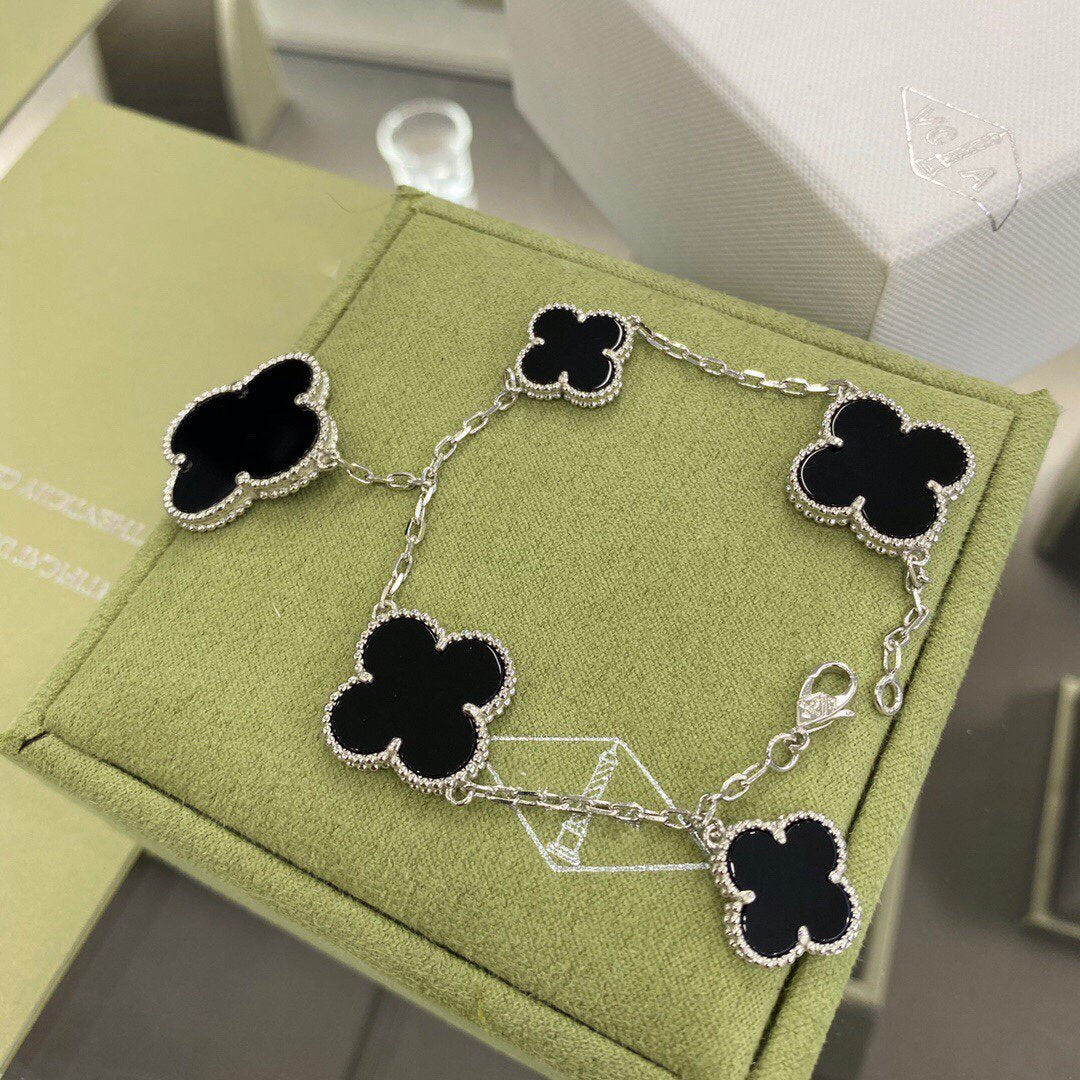 [Gaonasi]CLOVER 5 MOTIFS SIVLER ONYX BRACELET