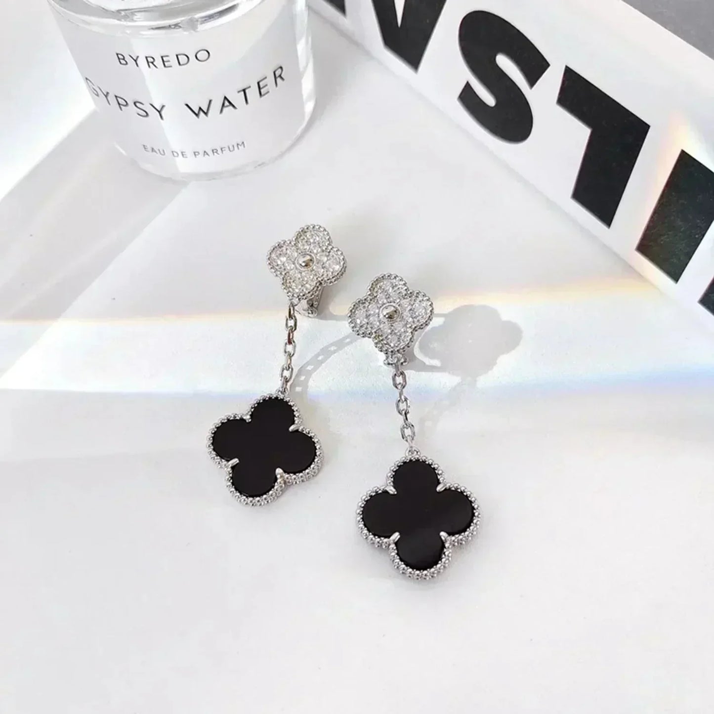 [Gaonasi]CLOVER 2 MOTIFS  DIAMOND ONYX EARRINGS SILVER