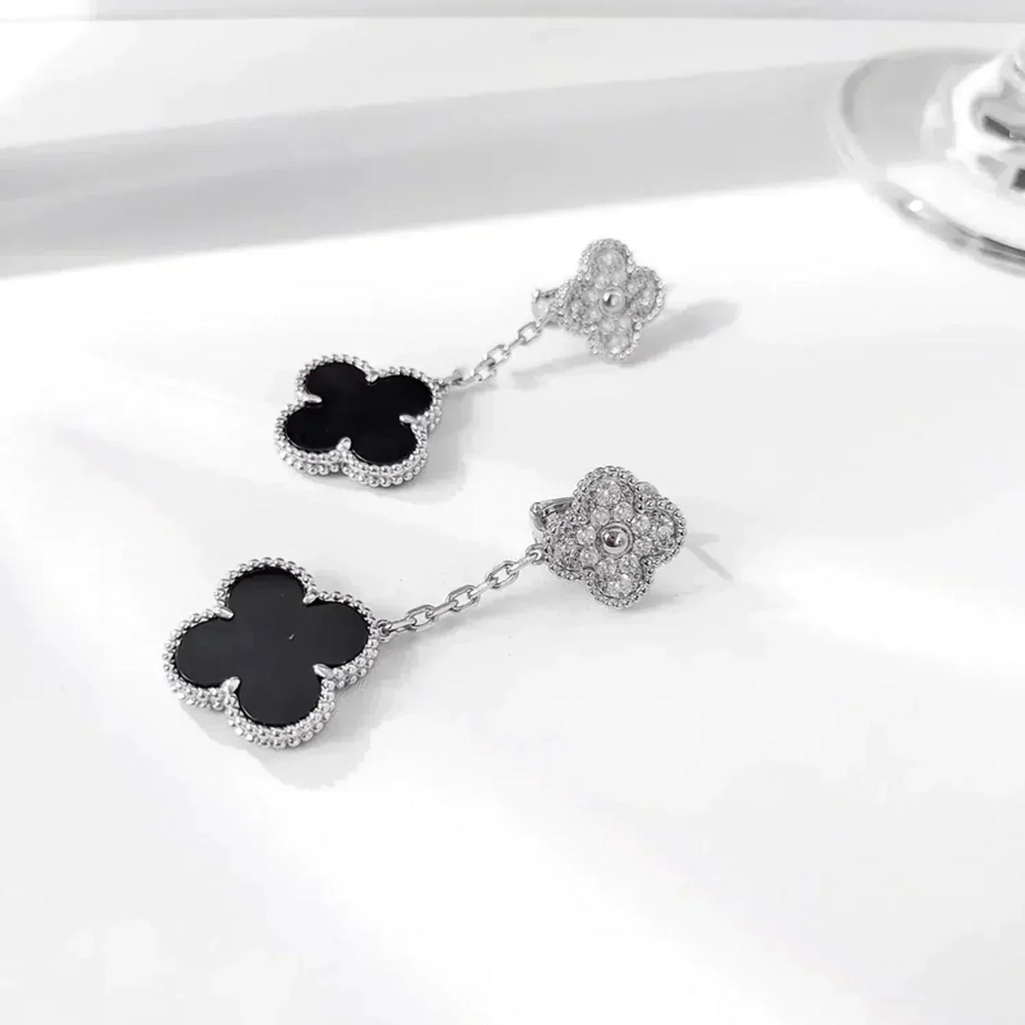 [Gaonasi]CLOVER 2 MOTIFS  DIAMOND ONYX EARRINGS SILVER