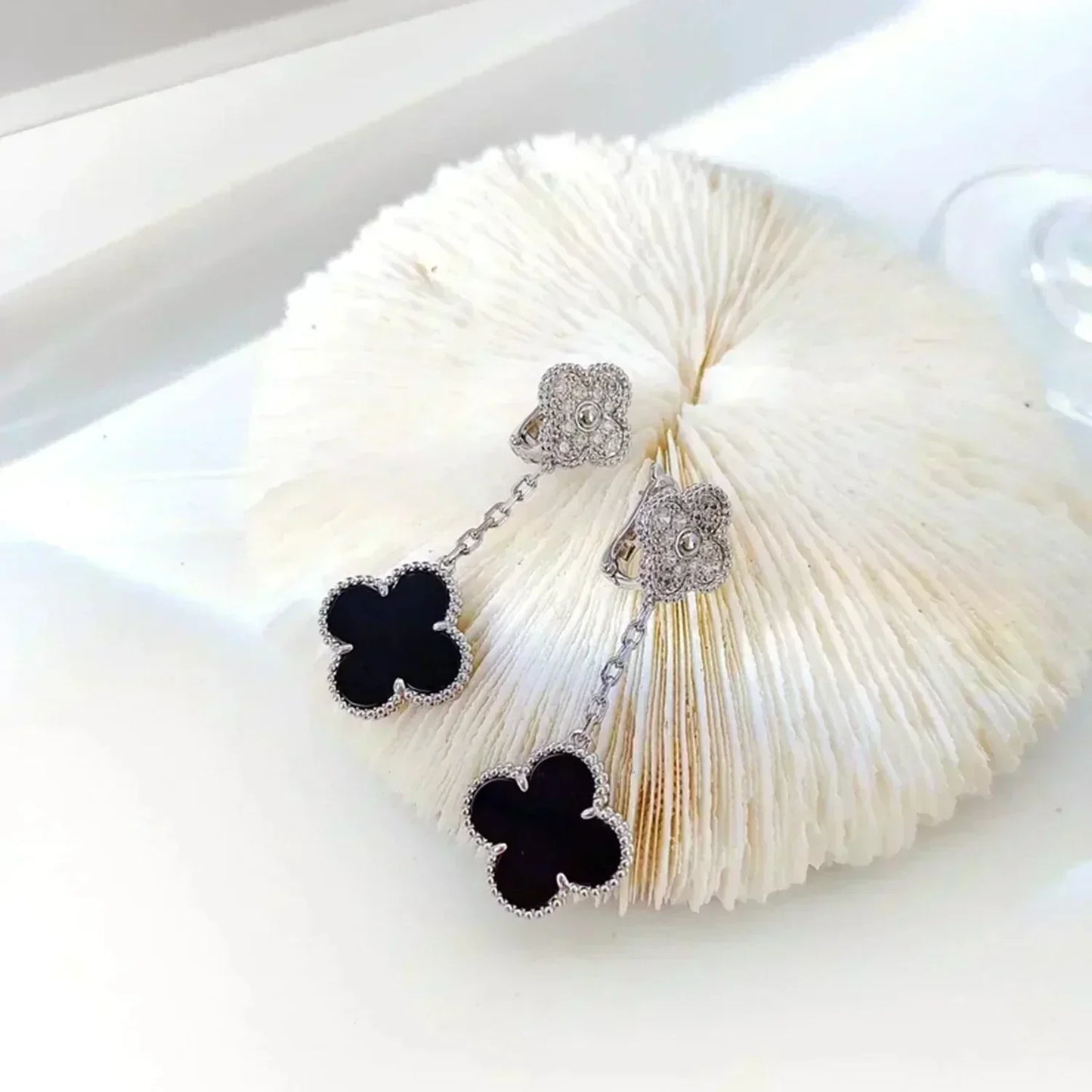 [Gaonasi]CLOVER 2 MOTIFS  DIAMOND ONYX EARRINGS SILVER