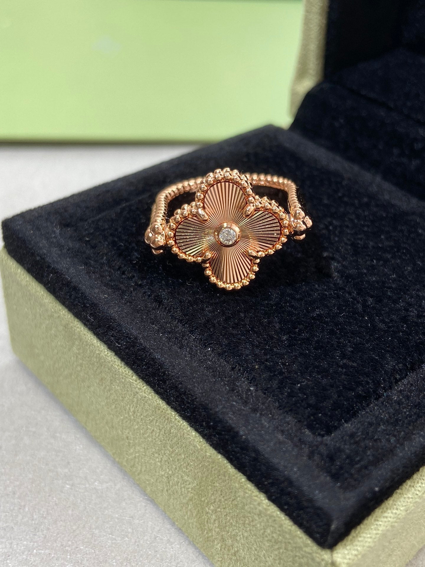 [Gaonasi]CLOVER RIVERSIBLE RING GOLD COLLECTION