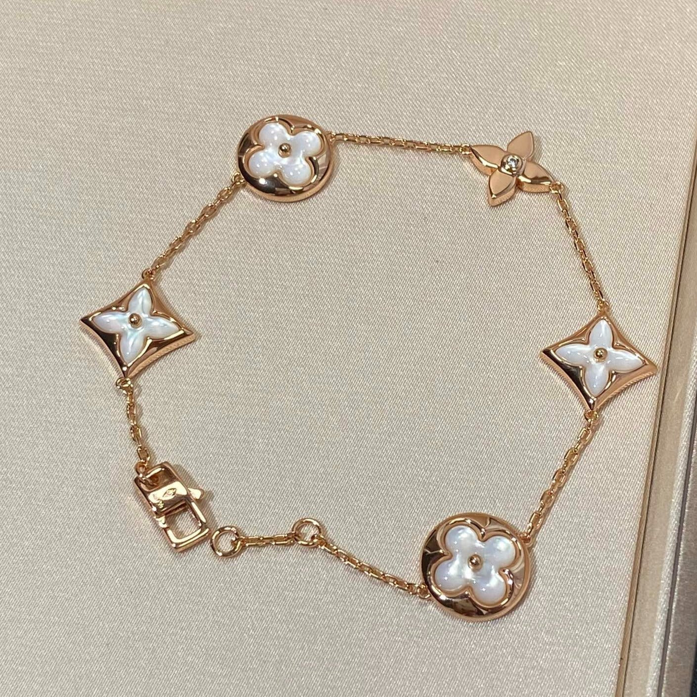 [Gaonasi]STAR AND SUN 5 MOTIF MOP PINK GOLD BRACELET
