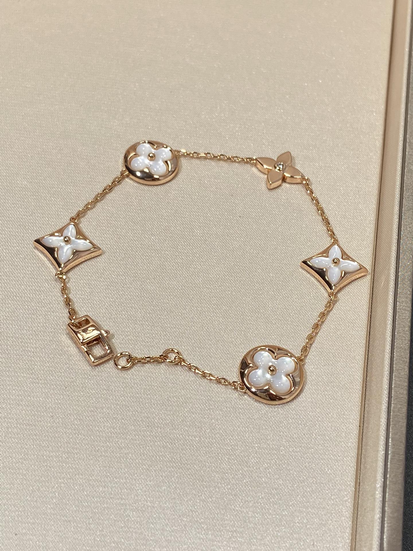 [Gaonasi]STAR AND SUN 5 MOTIF MOP PINK GOLD BRACELET