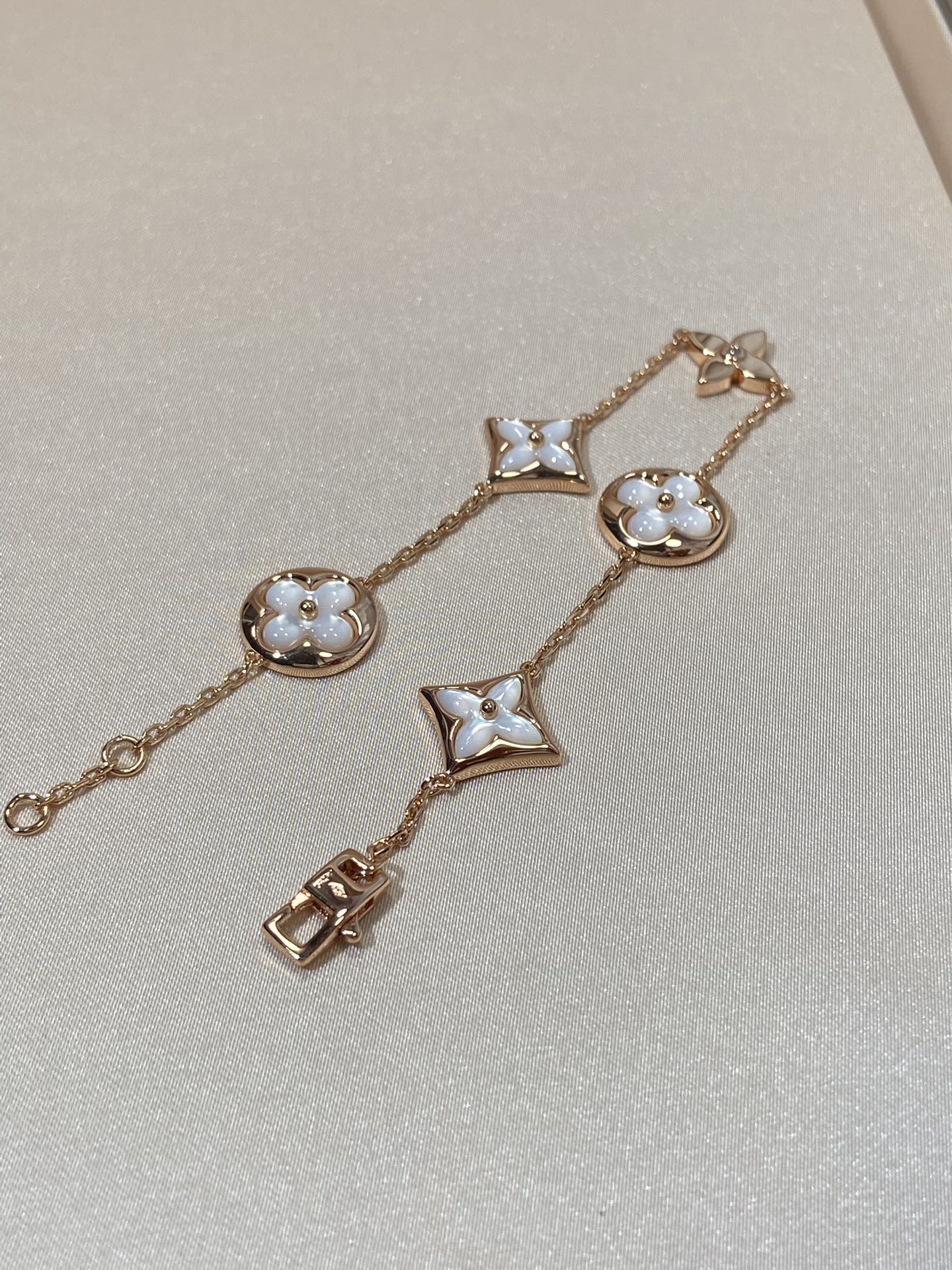 [Gaonasi]STAR AND SUN 5 MOTIF MOP PINK GOLD BRACELET