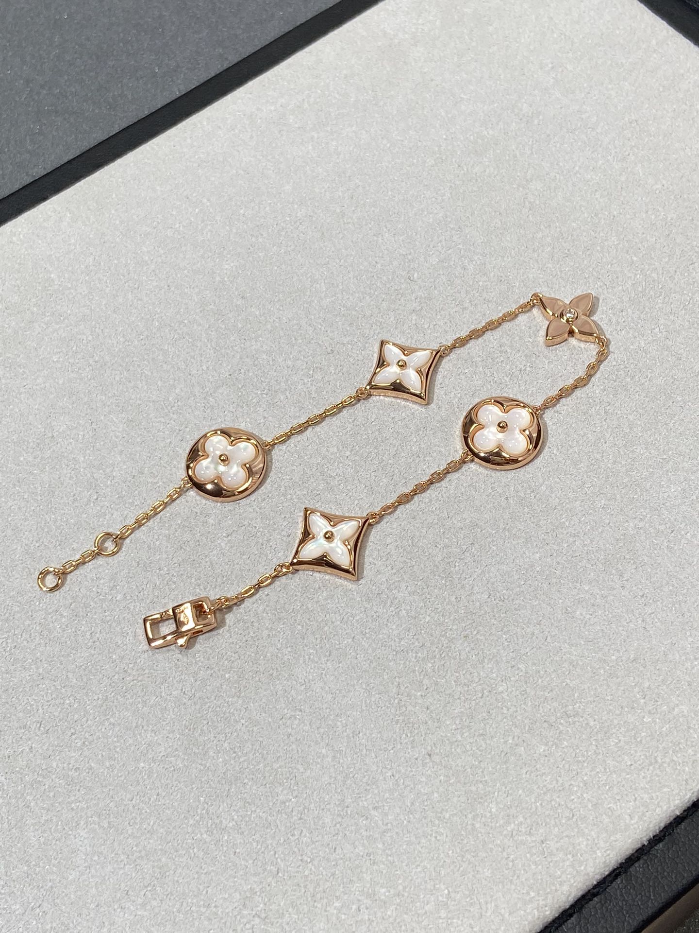 [Gaonasi]STAR AND SUN 5 MOTIF MOP PINK GOLD BRACELET