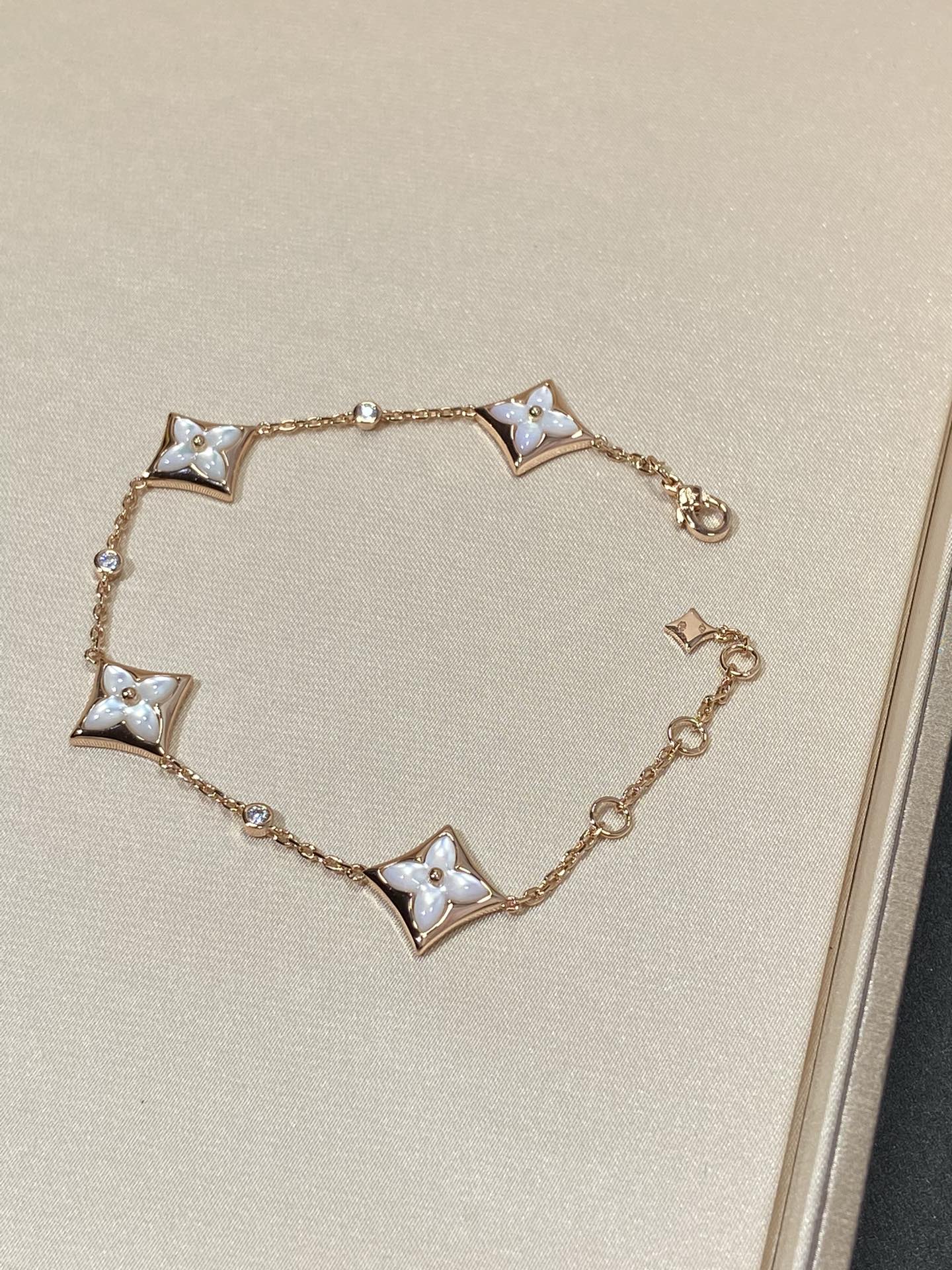 [Gaonasi]STAR 4 MOTIF MOP DIAMOND PINK GOLD BRACELET