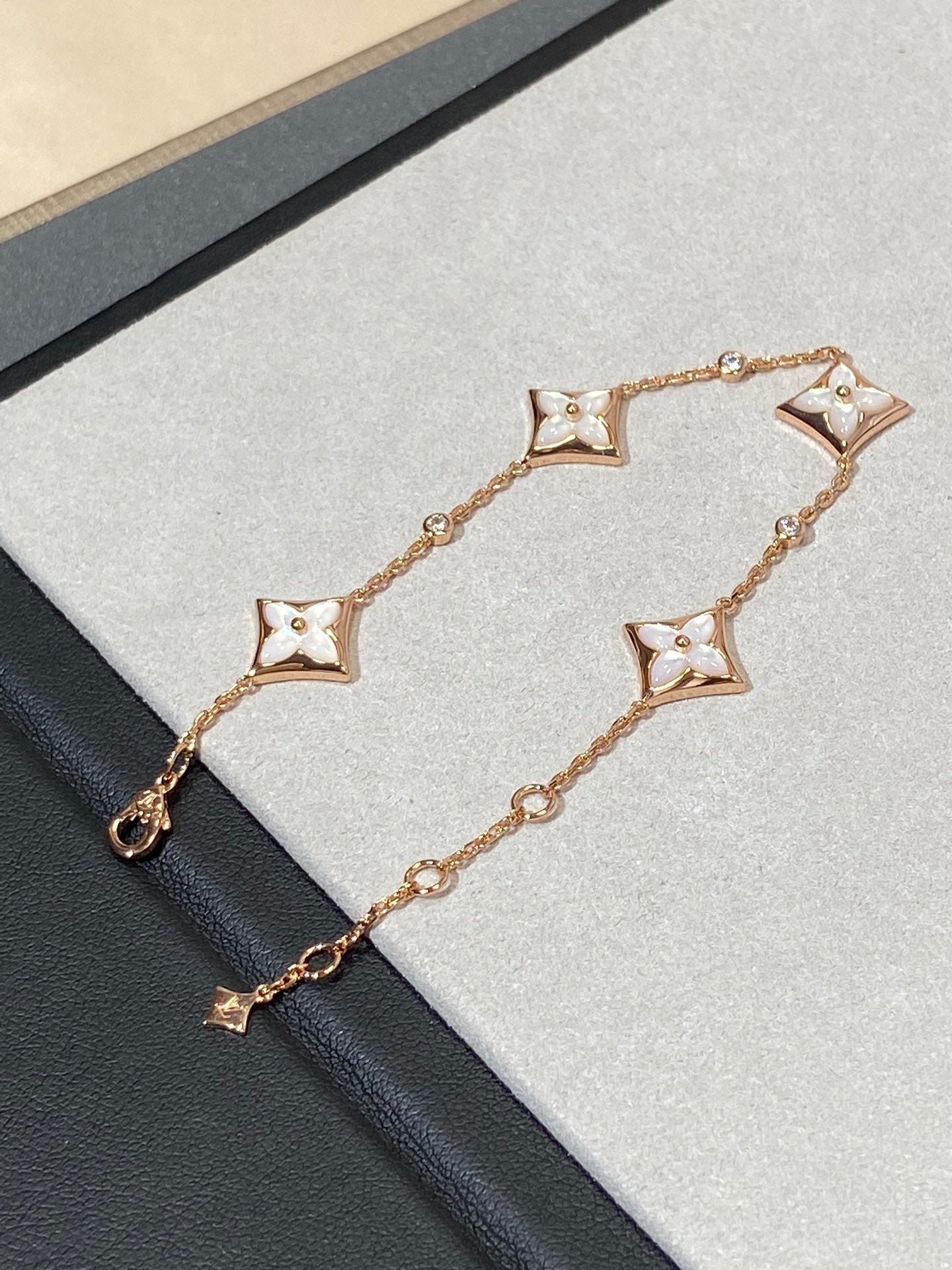 [Gaonasi]STAR 4 MOTIF MOP DIAMOND PINK GOLD BRACELET