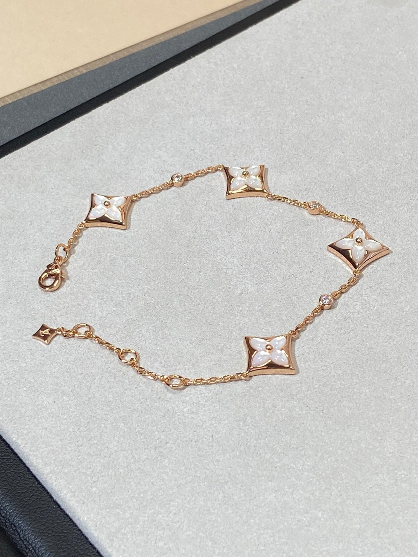 [Gaonasi]STAR 4 MOTIF MOP DIAMOND PINK GOLD BRACELET