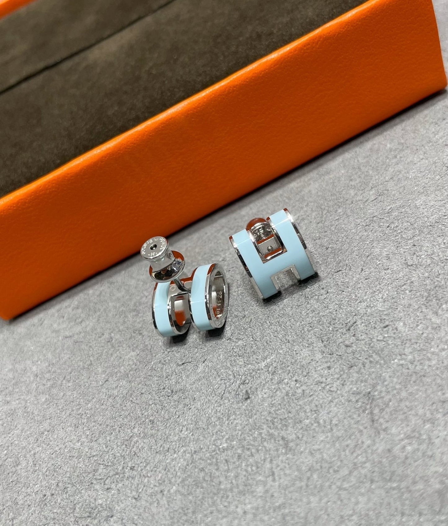 [Gaonasi]POP H SKY BLUE STUD EARRINGS